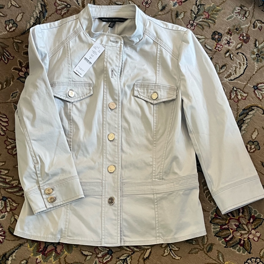 NWT Women's light gray cropped button jacket size 8 by White House Black Market
